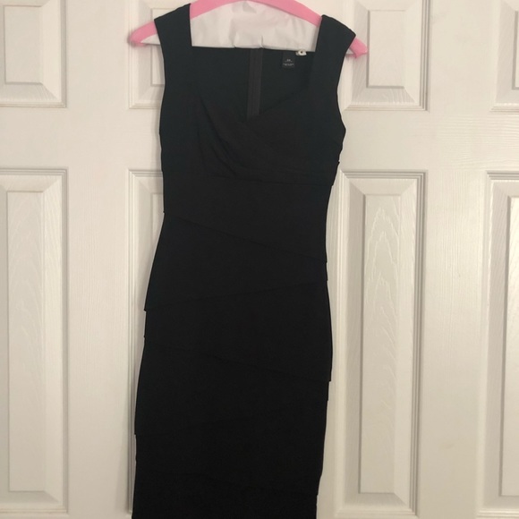 White House Black Market slimming cocktail dress - Picture 4 of 4